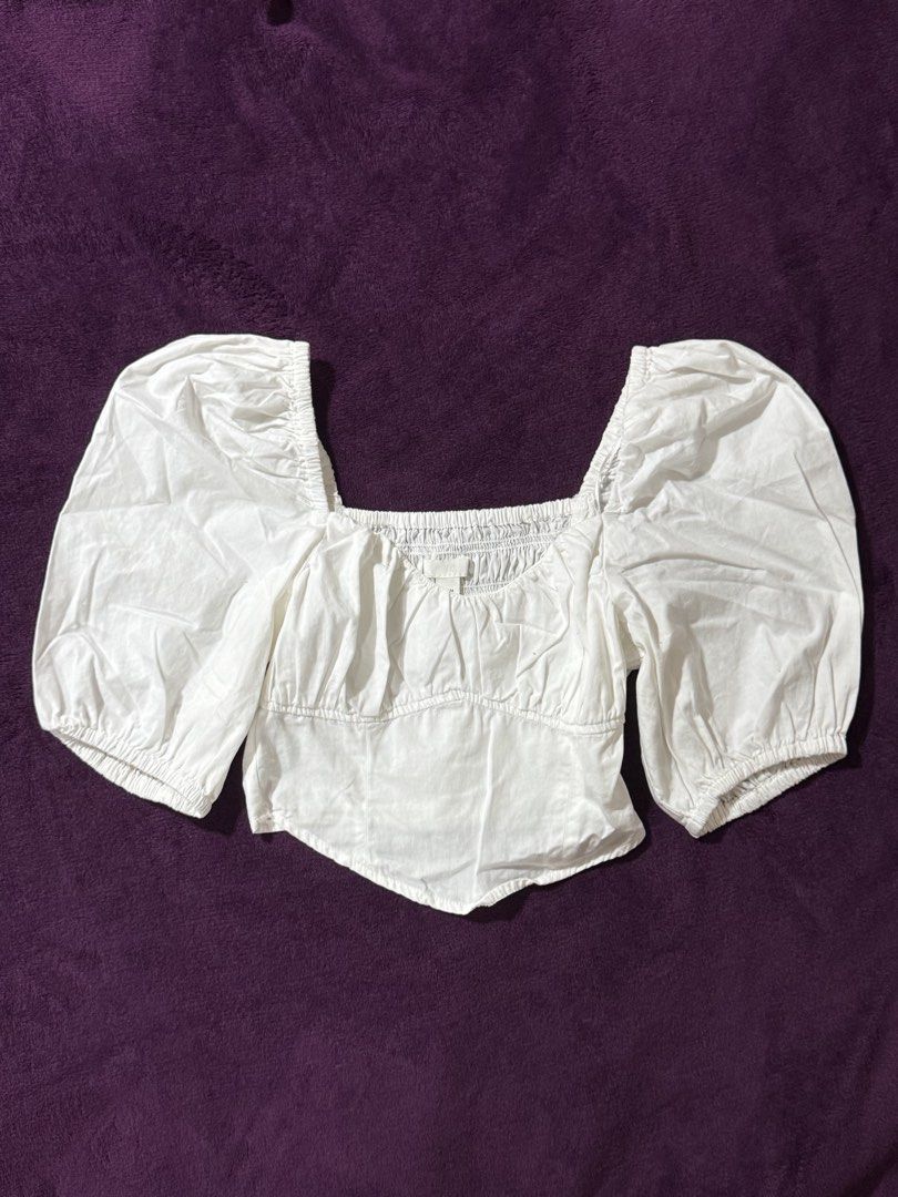 h&m white puff sleeve square neck crop top (Category: Blouses) located in Manila. Submitted by xo.cassie (Listing ID 1459431373, Image 1). Description: ꒰୨୧꒱ h&m white puff sleeve square neck crop top ⋯ size: xxs - xs ⋯ bust: 26 - 29 in ⋯ washed and ready to wear for buyer 💌 gift boxes are available !! if you would like your item to be placed in a corrugated gift box, simply let me know and add ₱20 to the purchase price. mop: gotyme mod: lbc | sd