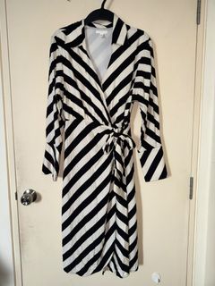 (Category: ) located in . Submitted by fafaneedtoclearwardrobe (Listing ID 1459439697, Image 1). Description: .