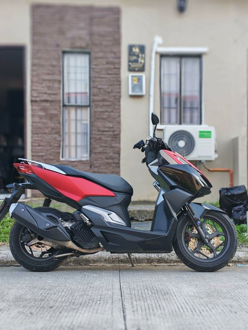 Honda Click 160 2025 model (Category: Motorbikes for Sale) located in Manila. Submitted by sdfsolutions (Listing ID 1459314647, Image 1). Description: Owner seller Bought via cash with receipt Registered 21k++ odo Disc break converted Rcb braker master Cvt with remap Bosch europa horn Mdl xenlo x1 plus installed Gr5 bolts .