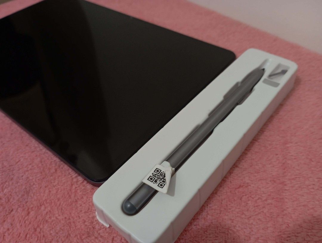 HONOR PAD 9 8GB RAM + 256GB STORAGE (Category: Android) located in Manila. Submitted by abbytangara (Listing ID 1459323249, Image 2). Description: FOR SALE: HONOR Pad 9 8GB + 256GB Original price:₱17,999 ❌ Selling price: ₱10, 500 ✅ Perfect for students, gamers, or graphic artists! 🎨🎮📚 Great for studying, online classes, gaming, drawing, watching movies, and everyday use. ✨ SPECS: • 8GB RAM + 256GB Storage • Snapdragon 6 Gen 1 • 12.1" 2.5K Disp