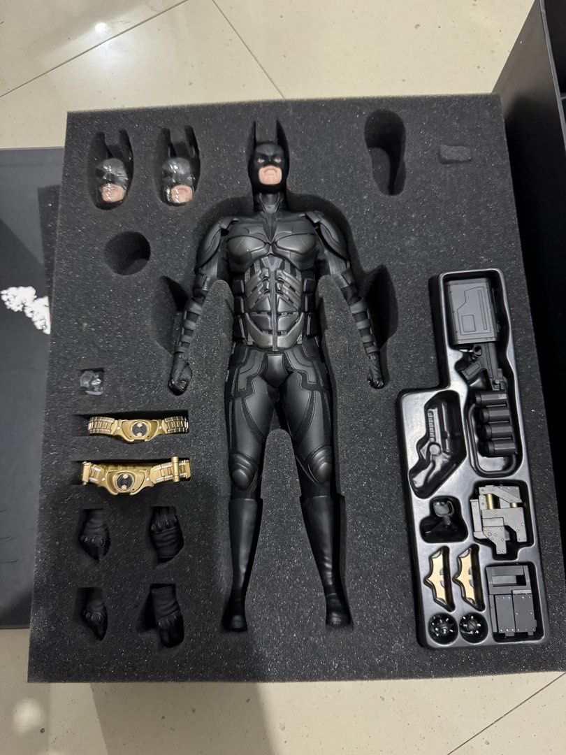 Hot toys Batman DX12 (Category: Figurines & Statues) located in Paranaque City. Submitted by icko007 (Listing ID 1459319904, Image 3). Description: Hot toys Batman DX12 The Dark Knight Bib No issue on mismong Figure Missing Bruce Head & Small Gun Only Price 9.6k Only Dibs now pay now / No Rush Shipping ‼️ Location Paranaque Payment Gcash/Bpi Shipping Lalamove/Lbc Buyers Risk / Fee ‼️Seller is not responsible for: lost, stolen, or damaged packages