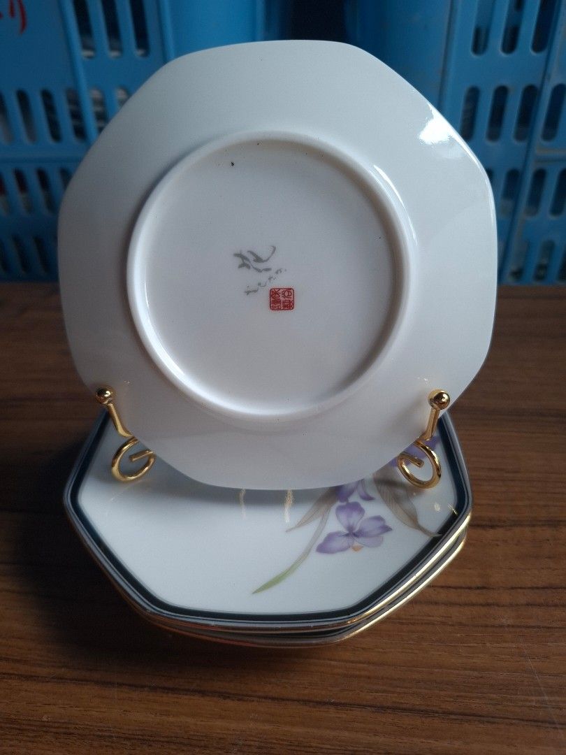 HOYA Octagonal Small Plates (Category: Dinnerware & Cutlery) located in Consolacion. Submitted by luxekerei (Listing ID 1459488338, Image 2). Description: .