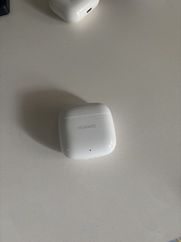 Huawei Freebuds Se (Category: Headphones & Headsets) located in Subic. Submitted by retroaniks (Listing ID 1459361095, Image 1). Description: rfs: I already have too much headsets works well, no issues with connectivity Open for other offers 📍Baguio City, Shipping by buyer .