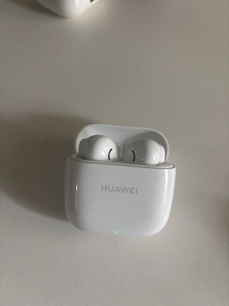 Huawei Freebuds Se (Category: Headphones & Headsets) located in Subic. Submitted by retroaniks (Listing ID 1459361095, Image 2). Description: rfs: I already have too much headsets works well, no issues with connectivity Open for other offers 📍Baguio City, Shipping by buyer .