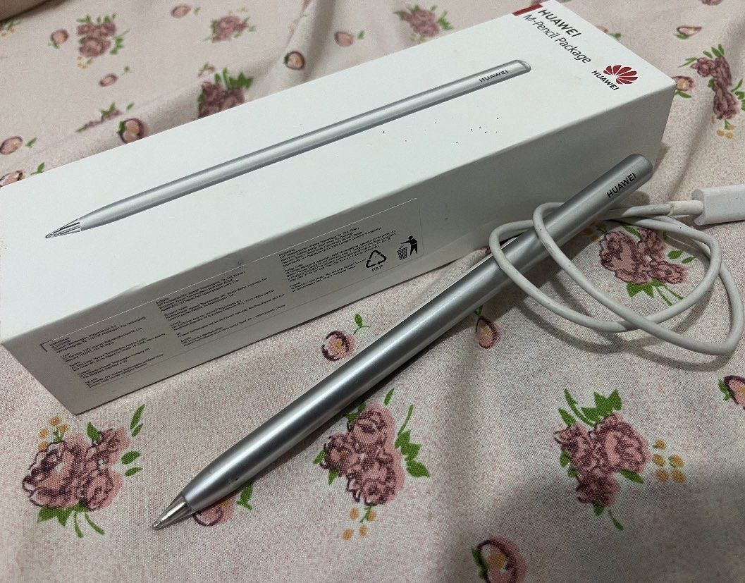 Huawei Mpencil gen 2 w/ charger (Category: Other Mobile & Gadget Accessories) located in Villaverde. Submitted by elabananaaa (Listing ID 1459490578, Image 1). Description: pm for price.