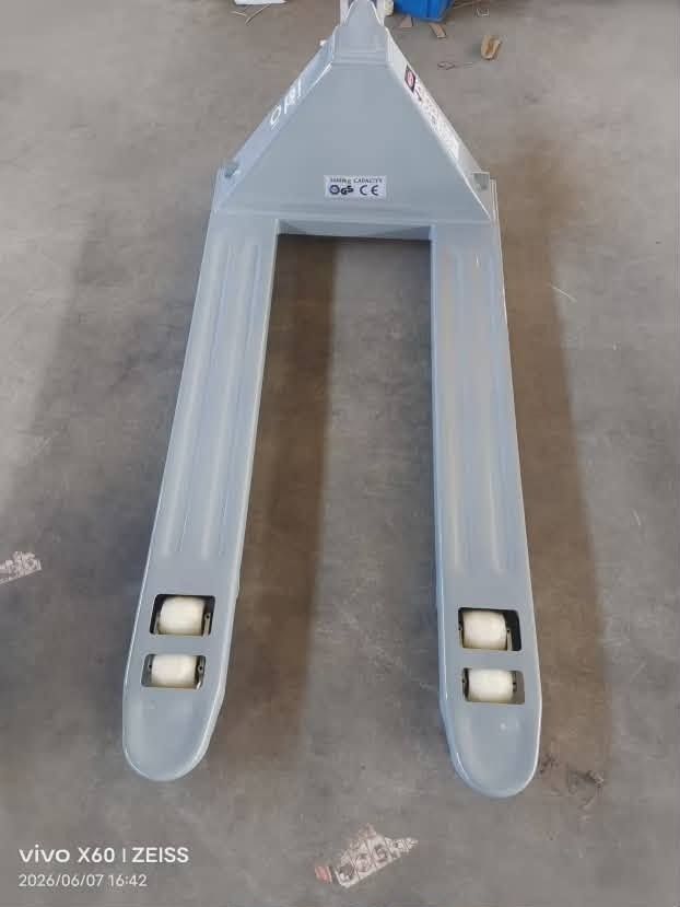 Ido Jack Pallet (Category: Construction Tools & Equipment) located in Caloocan City. Submitted by marcusalde44223 (Listing ID 1459488573, Image 3). Description: - Sturdy grey pallet jack - Ready for heavy lifting - Great for warehouse or moving needs - 3 ton lifting capacity.