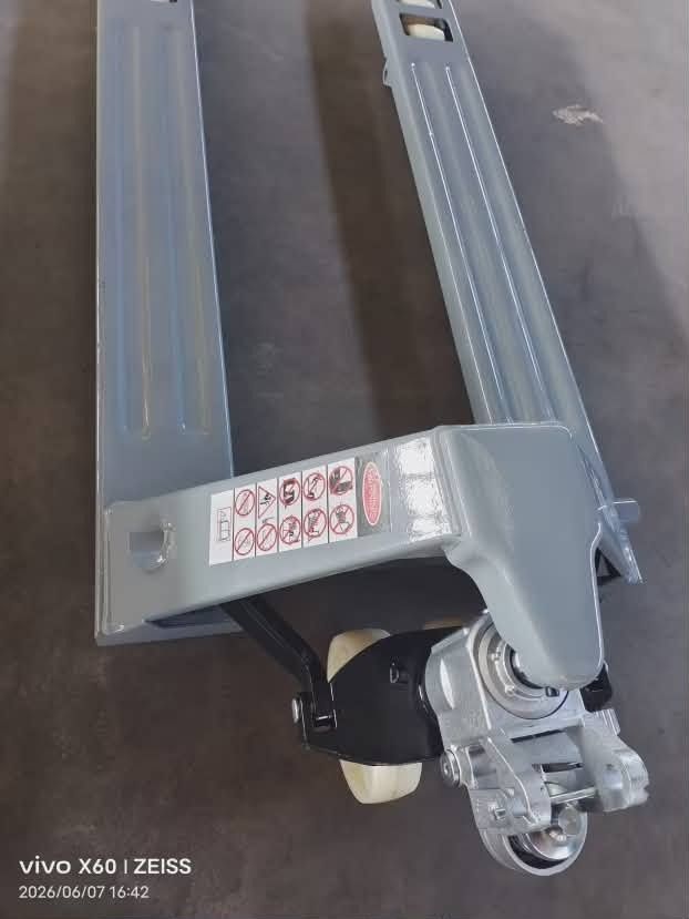 Ido Jack Pallet (Category: Construction Tools & Equipment) located in Caloocan City. Submitted by marcusalde44223 (Listing ID 1459488573, Image 1). Description: - Sturdy grey pallet jack - Ready for heavy lifting - Great for warehouse or moving needs - 3 ton lifting capacity.