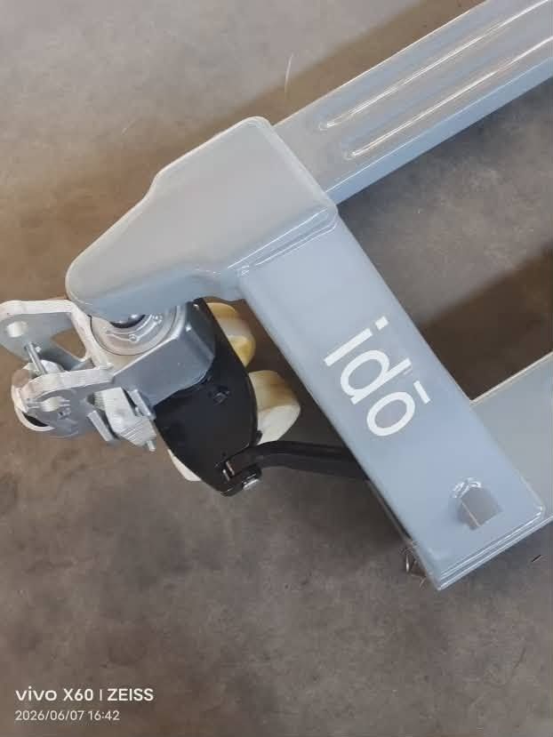 Ido Jack Pallet (Category: Construction Tools & Equipment) located in Caloocan City. Submitted by marcusalde44223 (Listing ID 1459488573, Image 2). Description: - Sturdy grey pallet jack - Ready for heavy lifting - Great for warehouse or moving needs - 3 ton lifting capacity.