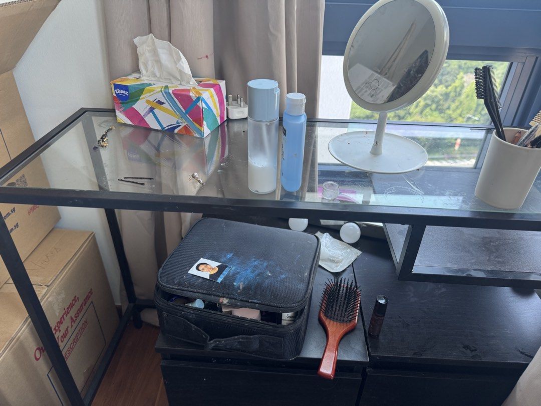 IKEA table (Category: Tables & Sets) located in Singapore. Submitted by quickshark_77f459 (Listing ID 1459312928, Image 3). Description: .