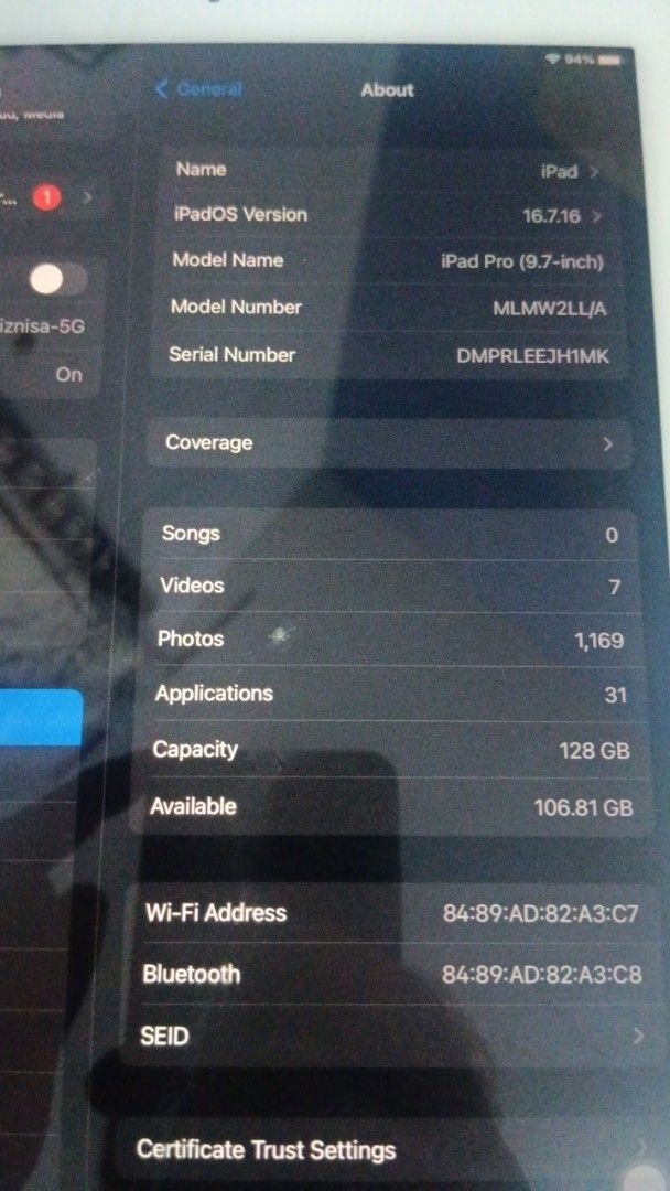 Ipad (Category: iPad) located in Kuala Lumpur. Submitted by apzmlk899 (Listing ID 1459411523, Image 3). Description: barang Dalam keadaan baik..ade scratch Sket tak pasti screen protector atau screen...tapi x berapa perasan sebab Sket je...boleh nego.