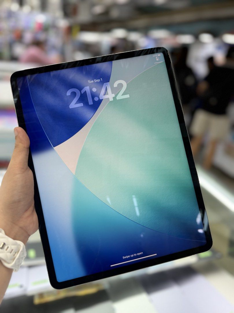 Ipad Pro M2 12.9 inch wifi only 256GB No issues (Category: iPad) located in San Juan City. Submitted by najihahtelecomshop2018 (Listing ID 1459292454, Image 3). Description: Legit Store | Original unit FOR SALE | TRADE / SWAP ▫️INSTALLMENT thru: 🔸Credit Card (straight / installment) 🔸Ggives / Gcredit + 6% interest 🔸Spay Later + 6% interest (RFS: Buy and Sell any kinds of Gadgets) Description: Ipad Pro M2 12.9 inch Wifi only 256GB No hidden Iss
