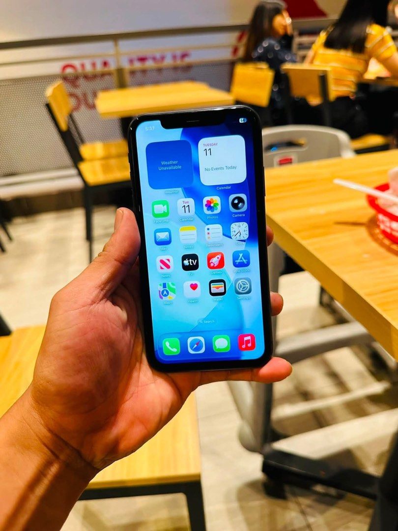 RUSH SALE Iphone 11 128 GB (Category: iPhone 11 Series) located in Batangas. Submitted by gandabae.08 (Listing ID 1459334948, Image 1). Description: iPhone 11 128Gb Wifi use only Hindi pwede sa sim/esim Good for backup phone Quality camera Any apps pwede idownload Original & Legit Sobrang kinis pa kakapalit pa lang ng tempered glass.