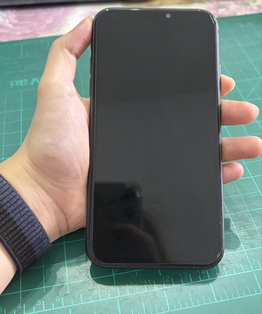 Iphone 11 (256gb) (Category: Other Mobile & Gadget Accessories) located in Mexico. Submitted by bravewolf_a9d604 (Listing ID 1459426384, Image 3). Description: - iPhone 11 - 256GB Storage - Color: Black (as pictured) - Condition: Good, well-maintained - Features: Classic iPhone design, ample storage for all your needs Price: 11k (negotiable for sure buyer) unit only Pampanga 📍.