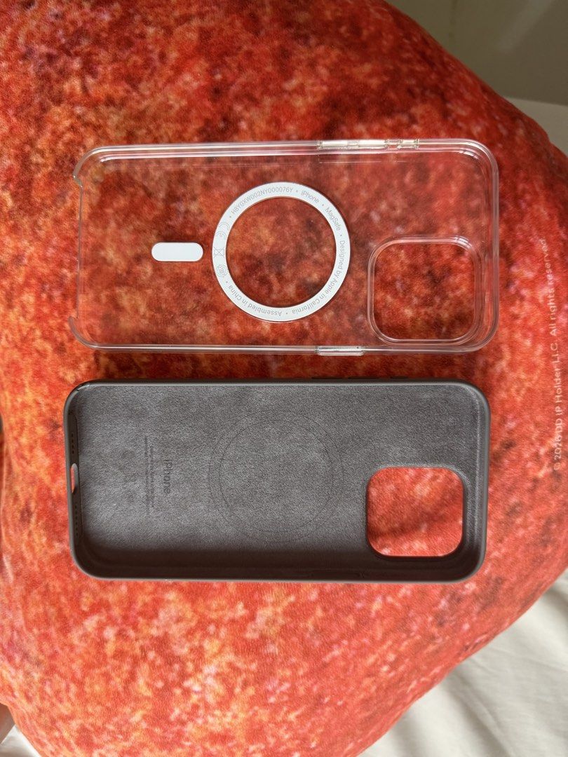 Iphone 15 pro max official case (Category: Cases & Sleeves) located in Pasig City. Submitted by louisyana (Listing ID 1459371501, Image 1). Description: Acrylic - like new 1200 Silicone - may dent sa baba - 1k.