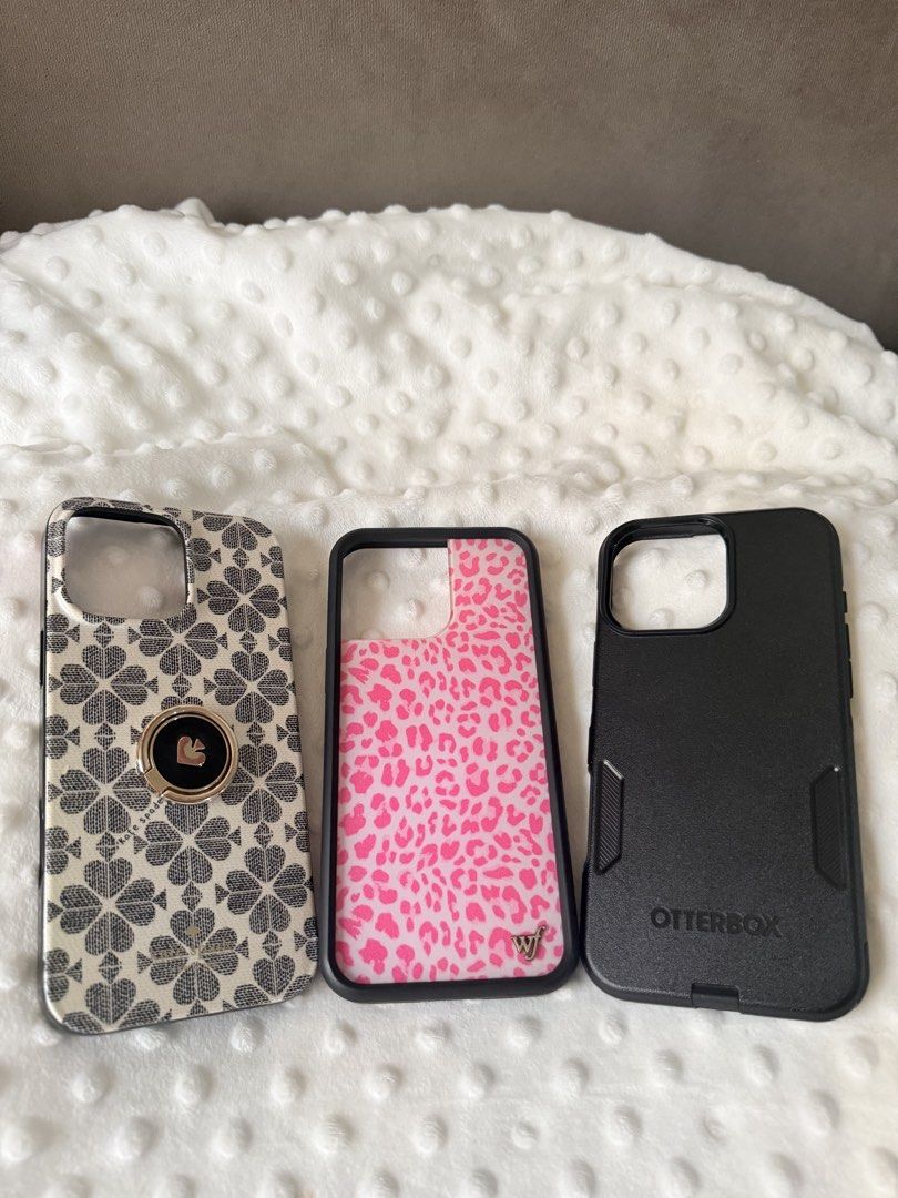 Iphone 16 pro max case (Category: Cases & Sleeves) located in Makati City. Submitted by akimoie (Listing ID 1459349657, Image 1). Description: For sale: Orignal Iphone 16 pro max cases ✅ Wildflower ✅ Kate Spade ✅ Otterbox Take all for 1k pesos Location: Taguig.