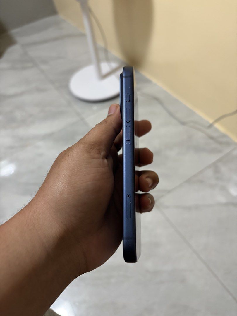 Iphone 17 Pro 256gb Deep Blue (Category: iPhone 17 Series) located in Paranaque City. Submitted by player0910 (Listing ID 1459460658, Image 3). Description: For Sale Only RUSH RUSH Iphone 17 Pro Deep Blue 256gb 100% Battery Health 60 cc Factory Unlocked issue paint chips check on pic no box unit,case and cord only 59k Parañaque Area Pick up or meet up parañaque area only .