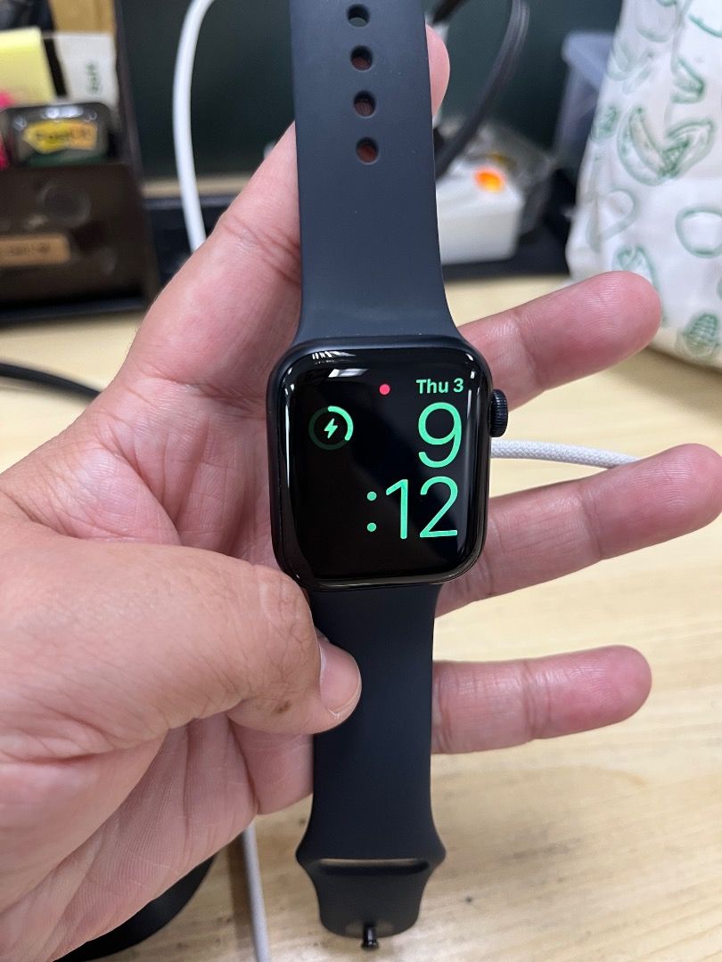 Iwatch SE 3 (Category: Wearables & Smart Watches) located in Cavite. Submitted by shairagjavier (Listing ID 1459396320, Image 1). Description: - Apple Watch SE 3 - 45mm Midnight Aluminum Case - GPS Model - Battery Health: 100% - Switching to Huawei Smart Watch - Under warranty With original box and cord..