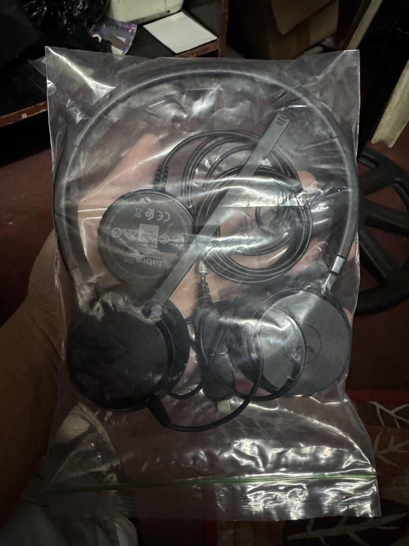 Jabra Evolve 20 (Category: Headphones & Headsets) located in Manila. Submitted by edsel02 (Listing ID 1459304966, Image 2). Description: Jabra Evolve 20 - Used but still in good condition and tested working. Price: ₱1000 still negotiable Area: Marikina.