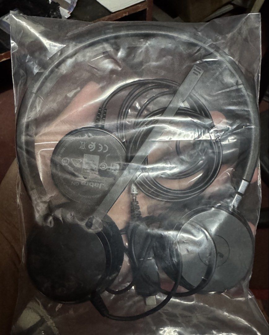Jabra Evolve 20 (Category: Headphones & Headsets) located in Manila. Submitted by edsel02 (Listing ID 1459304966, Image 3). Description: Jabra Evolve 20 - Used but still in good condition and tested working. Price: ₱1000 still negotiable Area: Marikina.