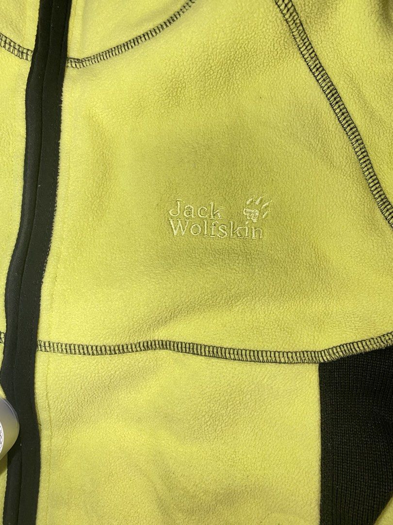 Jack Wolfskin Fleece Jacket (Category: Coats, Jackets and Outerwear) located in Samal. Submitted by jorts26 (Listing ID 1459345994, Image 3). Description: L on tag No flaws W:20 L:24.