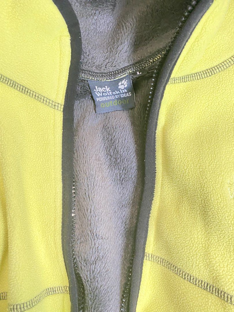 Jack Wolfskin Fleece Jacket (Category: Coats, Jackets and Outerwear) located in Samal. Submitted by jorts26 (Listing ID 1459345994, Image 2). Description: L on tag No flaws W:20 L:24.