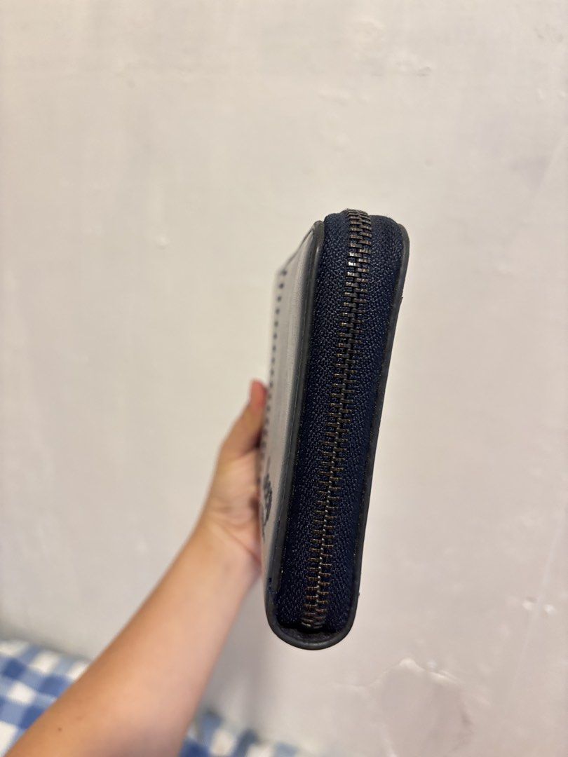 Jeep Buluo Navy Blue Zip Around Wallet (Category: Wallets & Card holders) located in Lapu Lapu. Submitted by affordmo (Listing ID 1459332637, Image 2). Description: - Navy blue Jeep Buluo wallet - Zip-around closure for security - Stylish stitched detail on the front - Generous interior space for cards and cash - Ideal for everyday use.