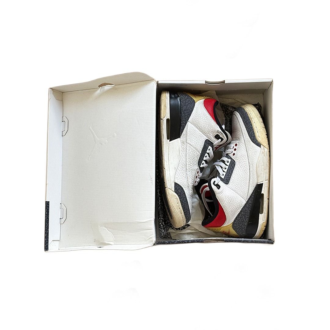 Jordan 3 Retro SE “Fire Red Denim” (Category: Sneakers) located in Taguig. Submitted by cocoas_closet (Listing ID 1459357115, Image 3). Description: Jordan 3 Retro SE “Fire Red Denim” Used, around 7/10 condition. Overall in good wearable condition with no creasing. Honest condition note: There is some yellowing/discoloration on areas of the shoe. Please refer to the photos for the exact condition. Selling as-is, so please check all photos careful