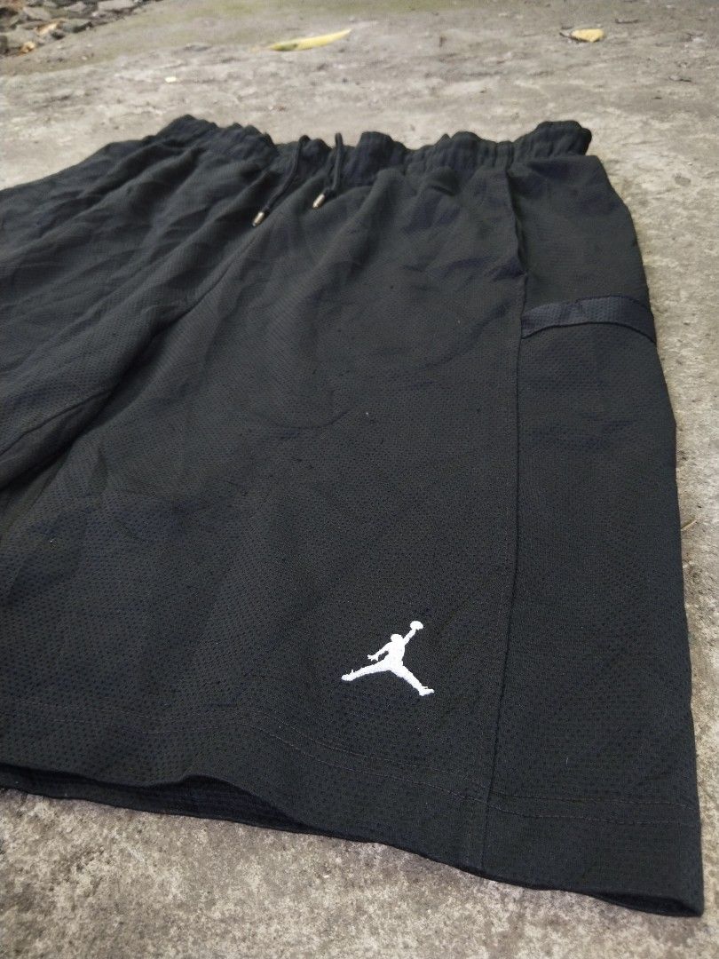 Jordan Bankroll Triple black V1 (Category: Shorts) located in Tabaco. Submitted by strain_finds (Listing ID 1459359454, Image 3). Description: - Black Jordan shorts with iconic Jumpman logo - Size Medium (M) - Comfortable elastic waistband with adjustable drawstring - Two convenient side pockets - Breathable mesh fabric - Ideal for athletic activities or everyday casual style.