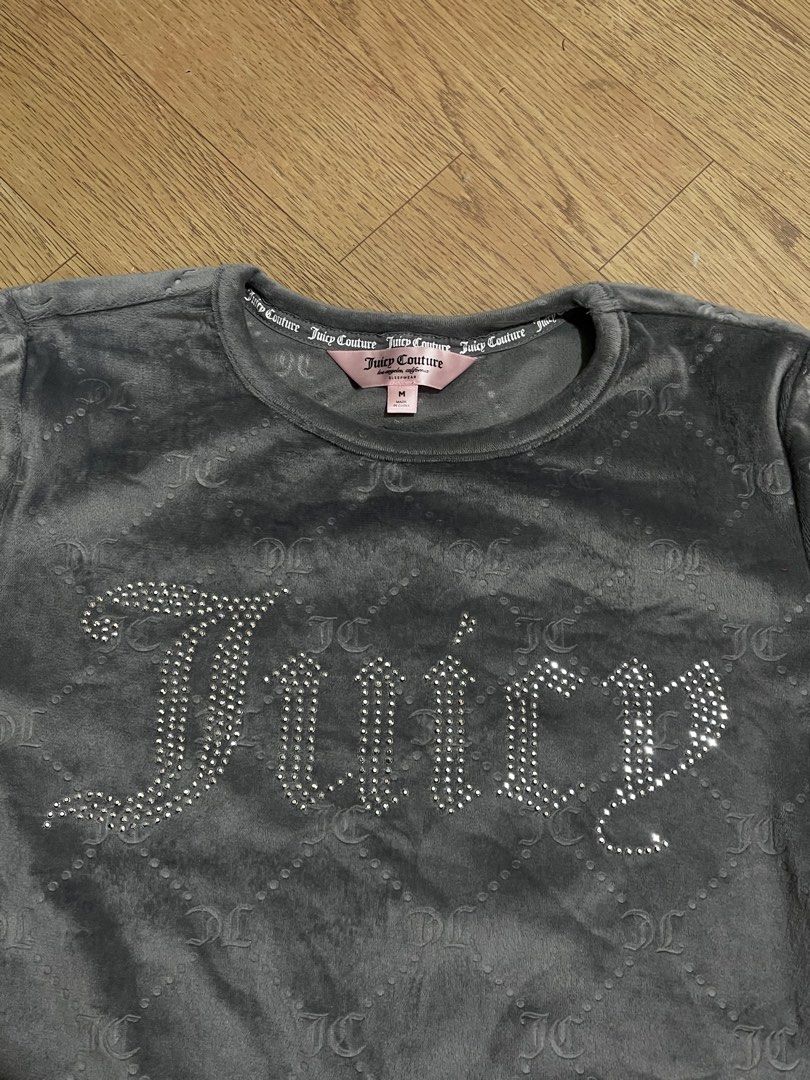 JUICY COUTURE - 2pc Velour Rhinestone (Medium) (Category: Sets or Coordinates) located in Pasig City. Submitted by _rosasass_ (Listing ID 1459325123, Image 3). Description: Authntic Size Medium Good as new .