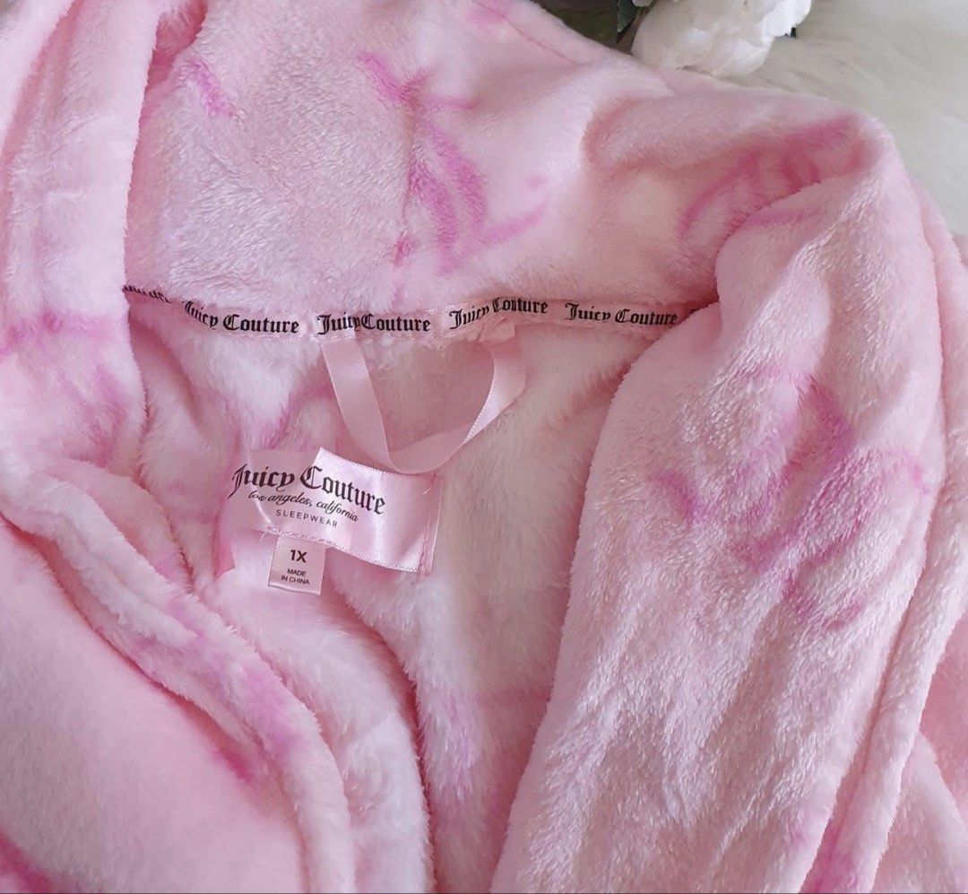 JUICY COUTURE BATHROBE (Category: Bathtub & Bath Accessories) located in Pasig City. Submitted by aurae.clo (Listing ID 1459483693, Image 3). Description: FROM US ROSS can fit to med-xl.
