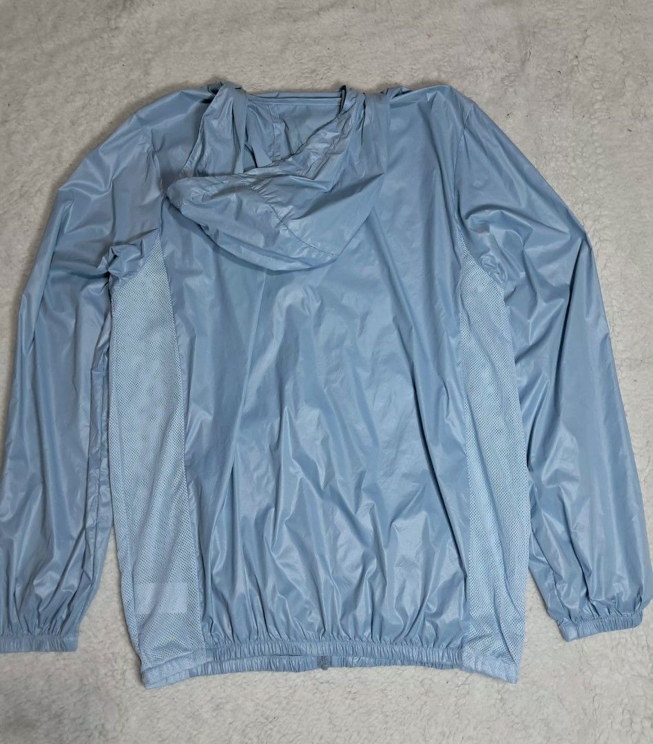 Kids teens transformer windbreaker jacket (Category: Babies & Kids Fashion) located in Baguio. Submitted by mishmashfritz (Listing ID 1459411228, Image 2). Description: like new, no flaws, breathable mesh side, lightweight, water repellent windbreaker jacket, teens/ 12 yo up xxs to xs adult.