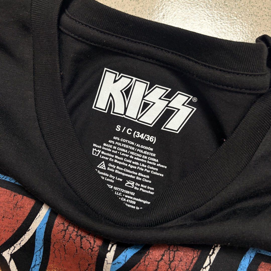 Kiss "Alive in '75" Tshirt (Category: Tshirts & Polo Shirts ) located in Las Pinas. Submitted by collabcart (Listing ID 1459457587, Image 3). Description: Kiss "Alive in '75" 🇺🇸 Imported from Walmart ✅ Brandnew ✅ Original/Authentic/legit 📐Sizes Available SMALL (17 x 28) P650 .