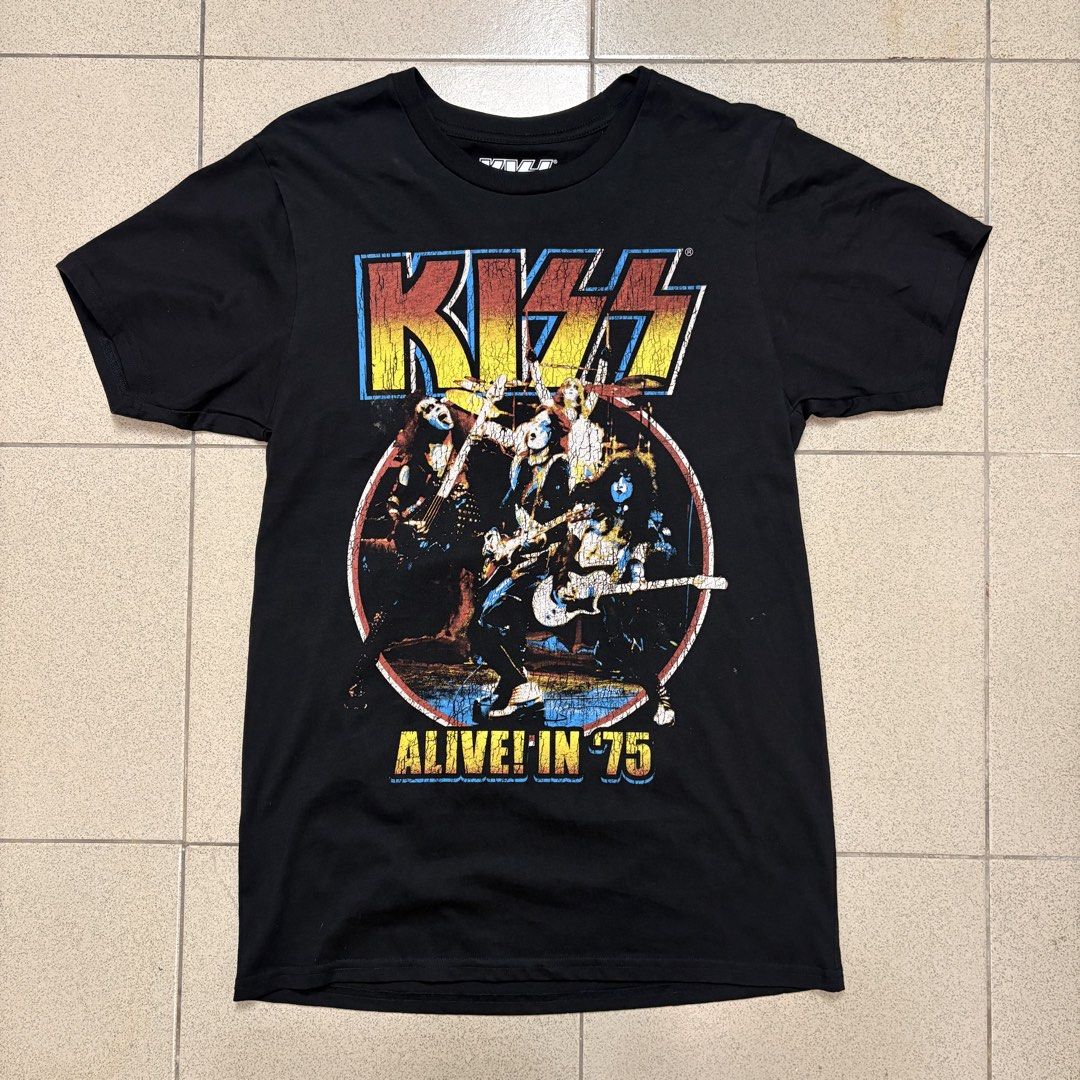 Kiss "Alive in '75" Tshirt (Category: Tshirts & Polo Shirts ) located in Las Pinas. Submitted by collabcart (Listing ID 1459457587, Image 1). Description: Kiss "Alive in '75" 🇺🇸 Imported from Walmart ✅ Brandnew ✅ Original/Authentic/legit 📐Sizes Available SMALL (17 x 28) P650 .