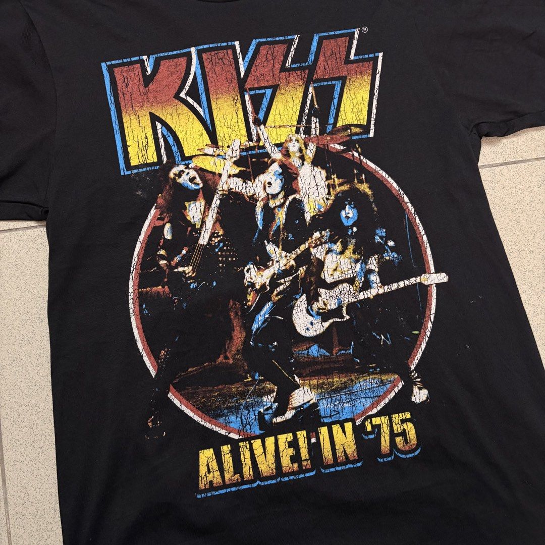 Kiss "Alive in '75" Tshirt (Category: Tshirts & Polo Shirts ) located in Las Pinas. Submitted by collabcart (Listing ID 1459457587, Image 2). Description: Kiss "Alive in '75" 🇺🇸 Imported from Walmart ✅ Brandnew ✅ Original/Authentic/legit 📐Sizes Available SMALL (17 x 28) P650 .