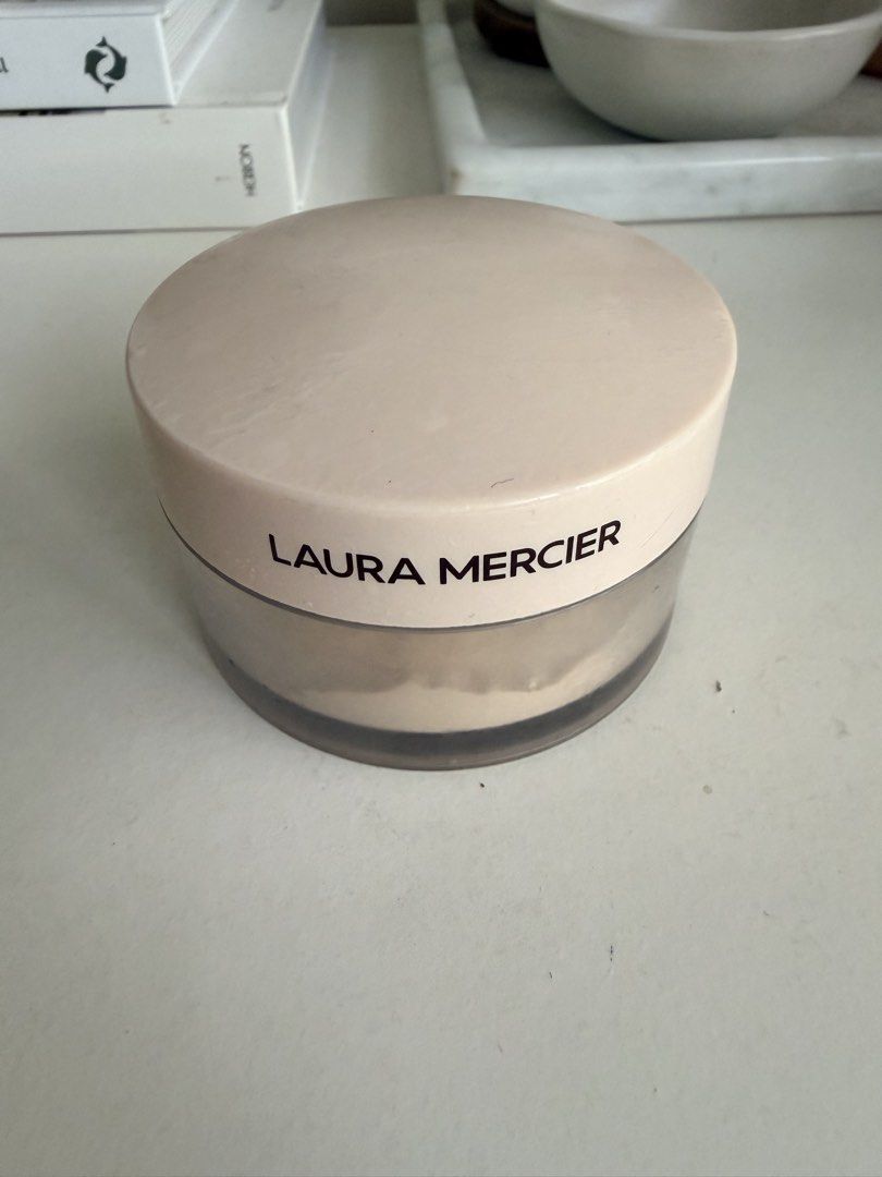 Laura Mercier Translucent Loose Setting Powder Ultra-Blur (Category: Makeup) located in Paranaque City. Submitted by inmycloset08 (Listing ID 1459335801, Image 2). Description: - Laura Mercier Translucent Loose Setting Powder - Size: 20g / 0.7 oz - Achieve an ultra-blur finish - Effectively sets makeup and reduces shine - Reason for selling: Too many powders -via lalamove pick up .