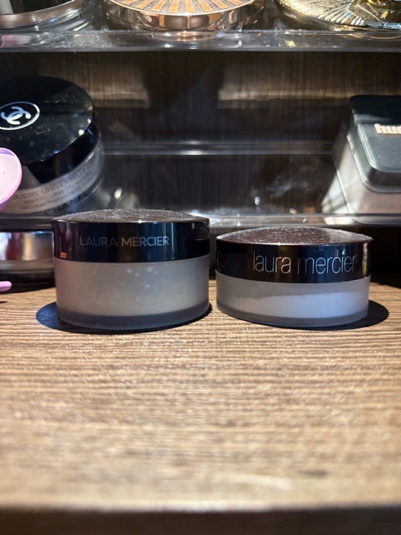 Laura Mercier Translucent Loose Setting Powder (Category: Makeup) located in Manila. Submitted by xu_yans (Listing ID 1459457217, Image 1). Description: both authentic Japanese 55% full - 690 Local 95% full - 1,299.