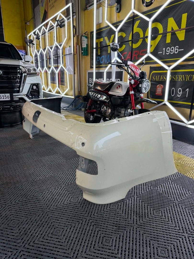 LC200 BUMPERS (Category: Body Parts and Accessories) located in Pasig City. Submitted by tycoon.cars (Listing ID 1459327224, Image 1). Description: 2018 Toyota Land Cruiser 200 Stock Front and Rear Bumpers For LC200.3 Super Fresh.
