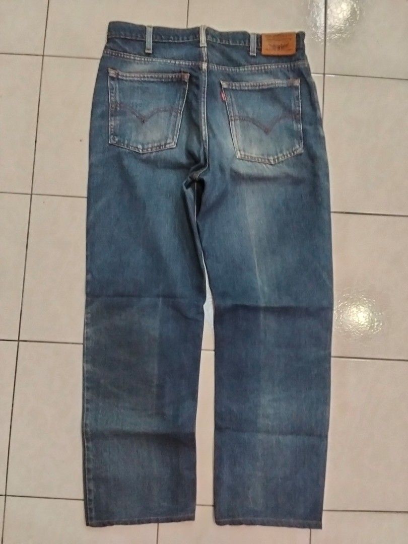 Levis (Category: Activewear) located in Kuala Lumpur. Submitted by mb788544 (Listing ID 1459412086, Image 3). Description: -vtg Levis -kain tebal lg -34/41 -butang 359 -minat pm.