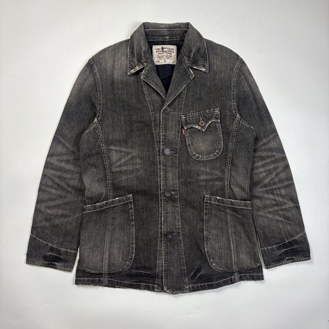 Levi’s Redloop Denim Chore Jacket (Category: Coats, Jackets and Outerwear) located in Valencia. Submitted by raftawasil (Listing ID 1459459845, Image 2). Description: Finished with intense factory-washed weathering, edge fraying along the collar and cuffs, and highly distinct “honeycomb” whisker fading patterns pre-pressed into the sleeves. Measurements: Length: 30” Width : 21” Sleeves: 25” Size on tag: Medium Issue: None Condition: 9 /10 .