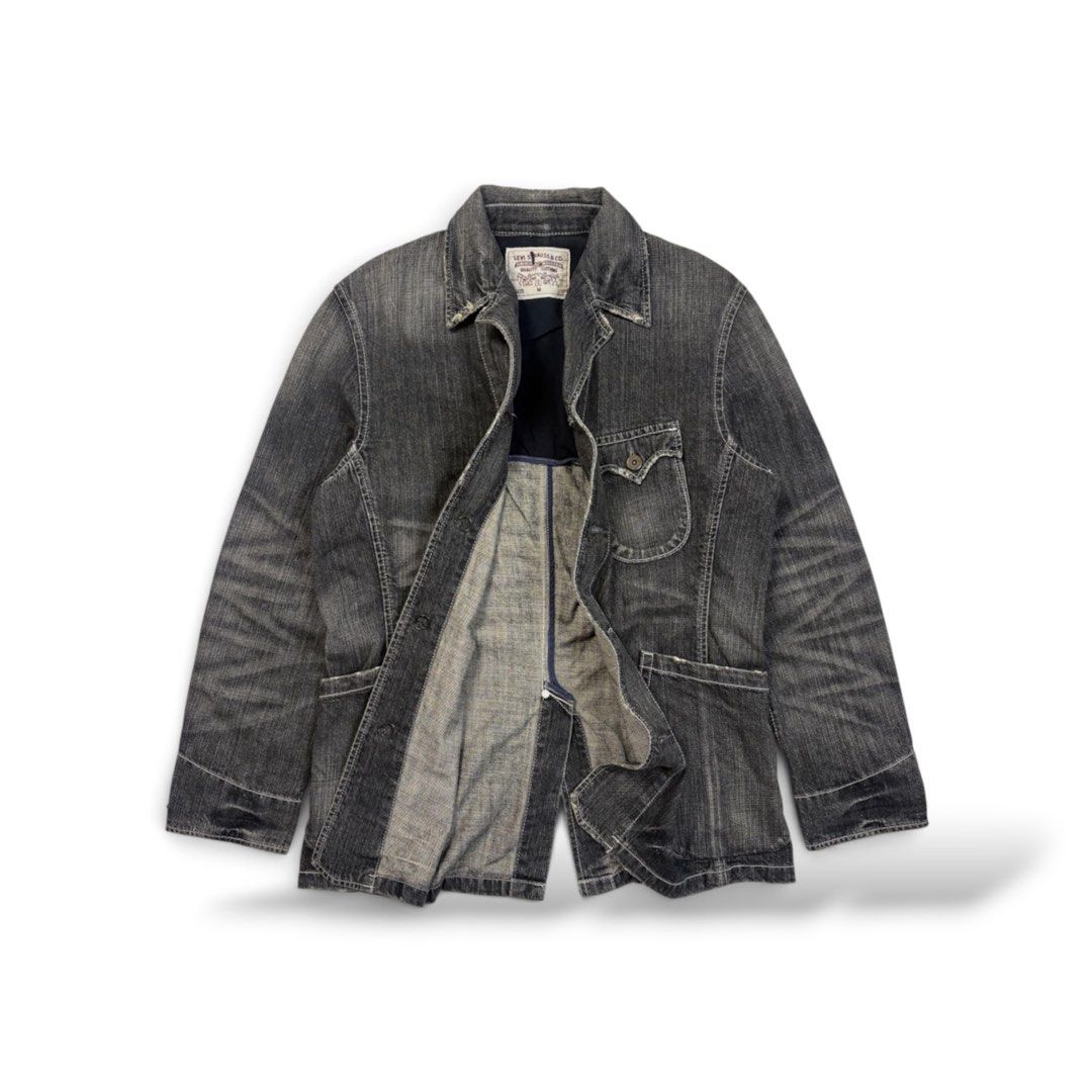 Levi’s Redloop Denim Chore Jacket (Category: Coats, Jackets and Outerwear) located in Valencia. Submitted by raftawasil (Listing ID 1459459845, Image 1). Description: Finished with intense factory-washed weathering, edge fraying along the collar and cuffs, and highly distinct “honeycomb” whisker fading patterns pre-pressed into the sleeves. Measurements: Length: 30” Width : 21” Sleeves: 25” Size on tag: Medium Issue: None Condition: 9 /10 .