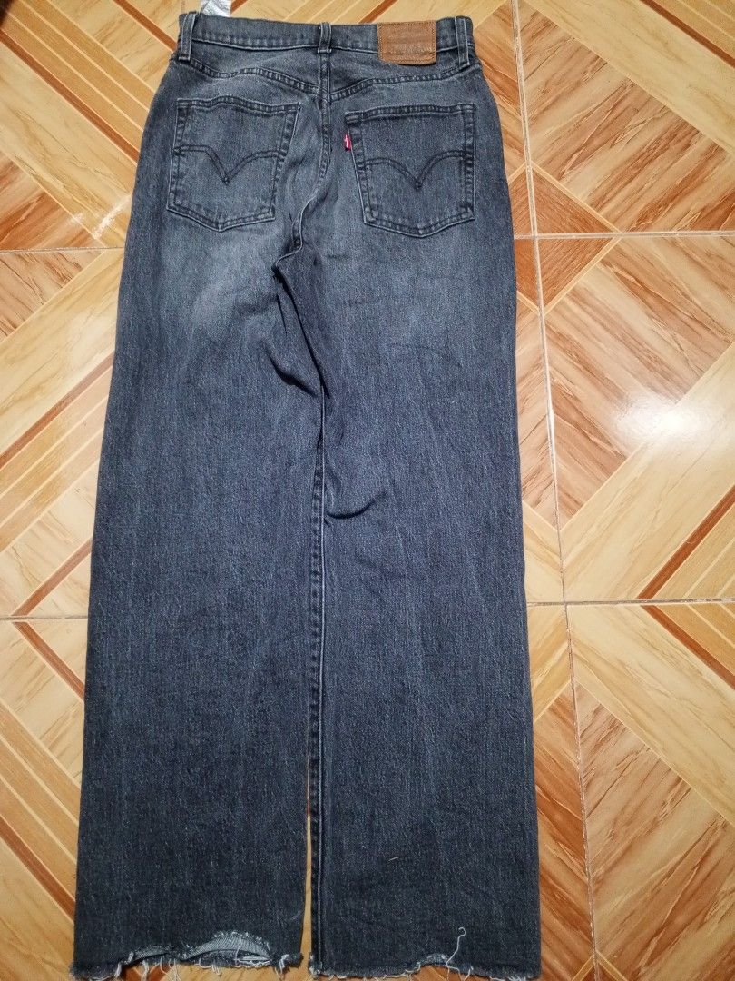 Levi's Ribcage Straight cut acid washed gray pants Big E (Category: Jeans) located in Santa Maria. Submitted by paulo-garcia21 (Listing ID 1459417721, Image 3). Description: waist 27 to 28 lenght 38 hem 8 inseam 26 L.O 10.