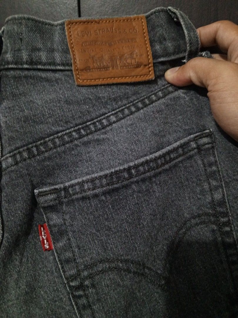 Levi's Ribcage Straight cut acid washed gray pants Big E (Category: Jeans) located in Santa Maria. Submitted by paulo-garcia21 (Listing ID 1459417721, Image 1). Description: waist 27 to 28 lenght 38 hem 8 inseam 26 L.O 10.