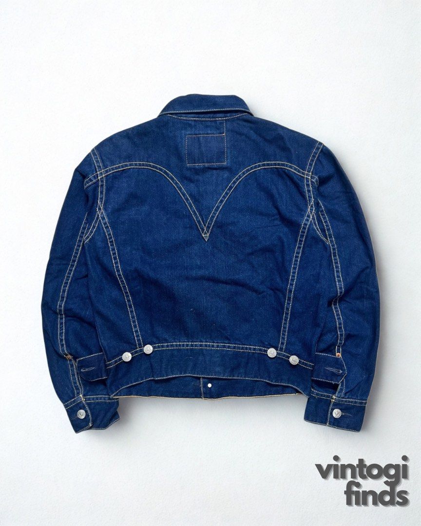 Levi’s Type 1 Yellow Stitching Trucker Denim Jacket (Category: Coats, Jackets and Outerwear) located in Baguio. Submitted by Vintogi.finds (Listing ID 1459460458, Image 2). Description: Width: 21.5 Length: 25 Medium on tag Fits Small to Large Color rate: 9.8/10 Pristine Condition ✨.