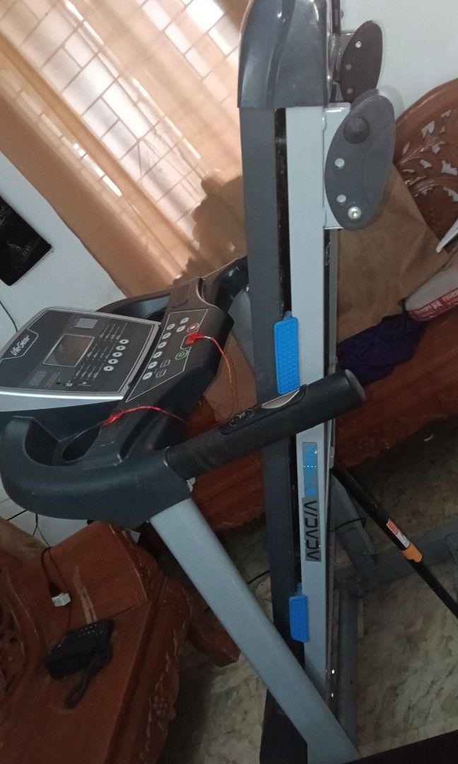 LifeGear 97785J Active Plus (Category: Cardio & Fitness Machines) located in Manila. Submitted by mizzzique (Listing ID 1459490901, Image 2). Description: Motor: 1.5 HP continuous / 2.5 HP peak Speed: 1–16 km/h Incline: 3-level manual incline Running surface: 129 × 41 cm Voltage: 220V Folding: Manual fold-up with gas assist Weight: approximately 56 kg May speed controls sa handrails May transport wheels.