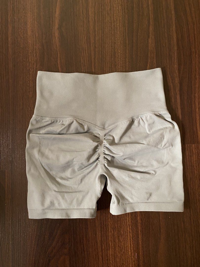 Light Gray Butt Scrunch Gym Workout Shorts (Category: Shorts) located in San Juan City. Submitted by kkobeadsnbooks (Listing ID 1459330937, Image 1). Description: - Length: 35cm - Hip: 32.5 cn - Waist: 26cm - High-waisted fit - Light gray color - Ruched butt detail .