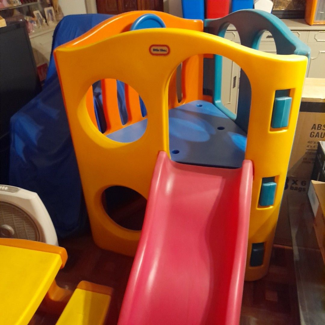 Little Tikes Playhouse with Slide (Category: Infant Playtime) located in Caloocan City. Submitted by ericajane_tc (Listing ID 1459399715, Image 2). Description: - Brightly colored Little Tikes playhouse - Features a fun red slide - Suitable for indoor or outdoor play - Encourages climbing and sliding fun for kids - Easy to assemble.