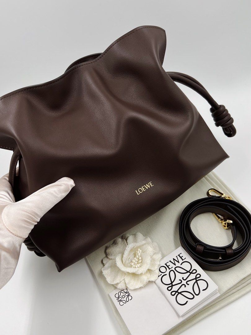 ⚜️Loewe Flamenco Medium Bag (Category: Luxury Bags & Wallets) located in Makati City. Submitted by 90sangel (Listing ID 1459331222, Image 3). Description: •Item: Loewe Flamenco clutch bag 🍂🤎 •Size: Medium 🍂 11.8" x 9.7" •Condition: Excellent! *Very soft and slouchy bag with a cinched closure and knot drawstrings. This medium version is crafted in nappa calfskin.🤎🍂 Can wear Shoulder, crossbody or hand carry Detachable and adjustable strap, we