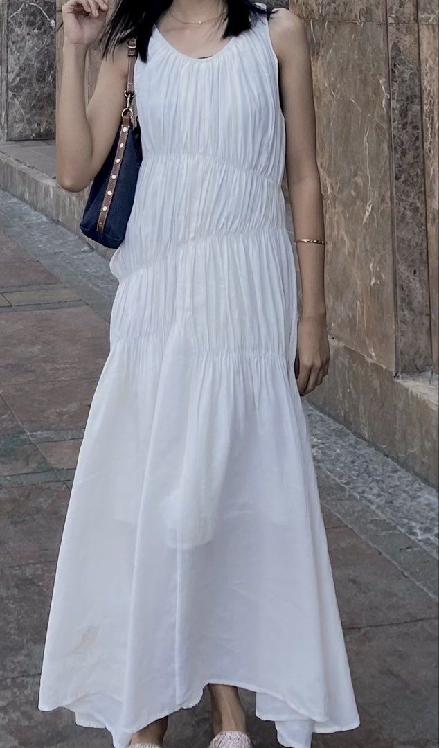 Long dress (Category: Dresses) located in Manila. Submitted by chelss_2 (Listing ID 1459401274, Image 1). Description: .