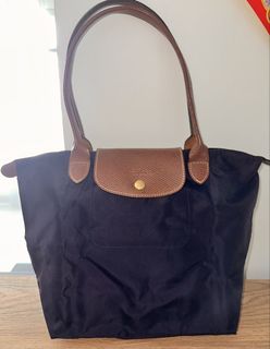 (Category: ) located in . Submitted by shopper2006 (Listing ID 1459351834, Image 1). Description: .
