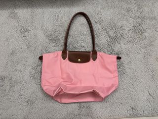 （分類：）位於 。 由 annisellsbags28 提交（商品編號 1459404733，圖片 1）。簡介： 。